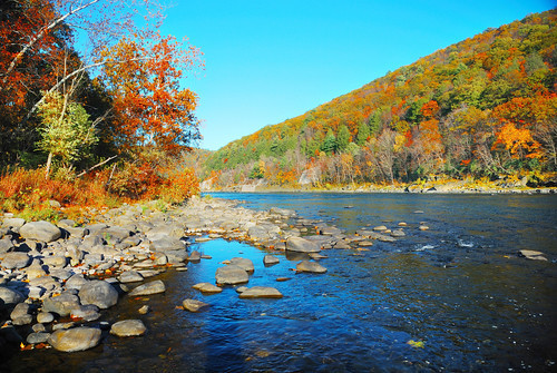 Hudson River Valley in the Autumn with colorful trees 